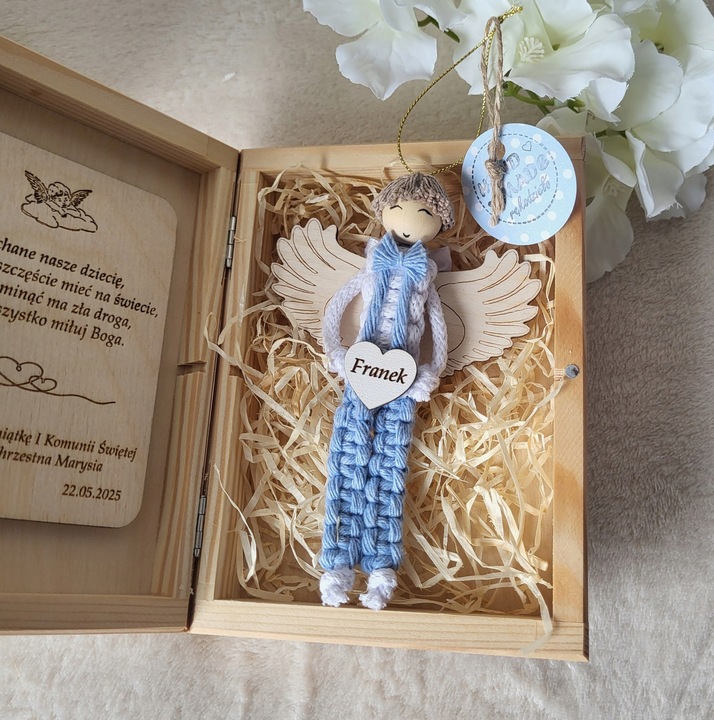 ANIOŁEK W PUDEŁKU DREWNIANYM PERSONALIZOWANY KOMUNIA CHRZEST CHŁOPIEC