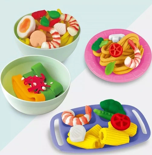 CIASTOLINA DUŻY ZESTAW Z MASZYNKĄ DO MAKARONU