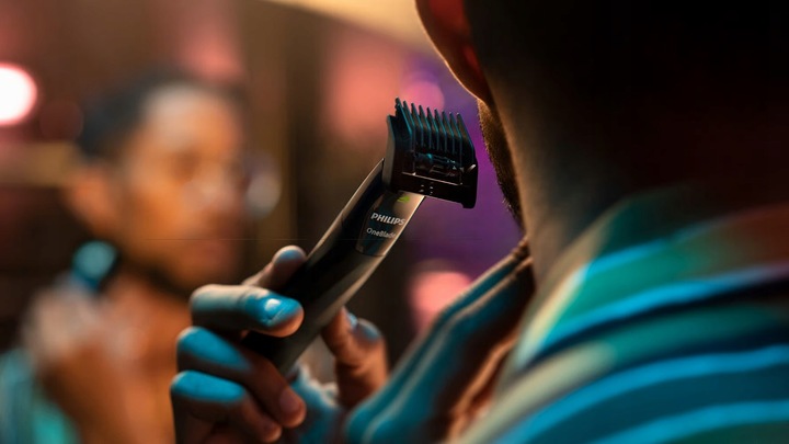 Golarka Philips QP1424/65 One Blade Black z etui i regulowaną nasadką