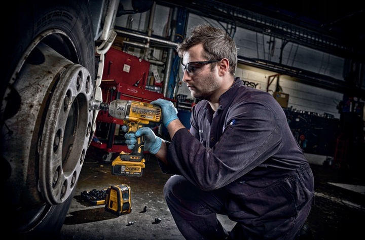 DEWALT UDAROWY KLUCZ AKUMULATOROWY DO KÓŁ DCF900 18V 5Ah 1355Nm +