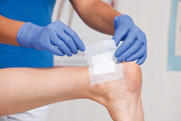 Przylepiec włókninowy OMNIFIX Elastic HARTMANN plaster elastyczny 5cm x 10m