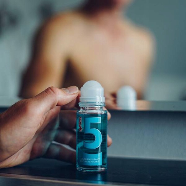 Antyperspirant roll-on (w kulce) SyNeo 5 - 50 ml, walka z