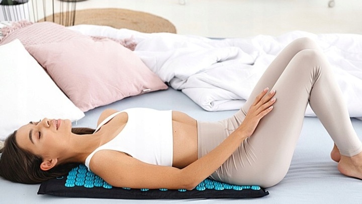 ZESTAW AKUMATA MATA DO AKUPRESURY Z PODUSZKĄ KOLCE