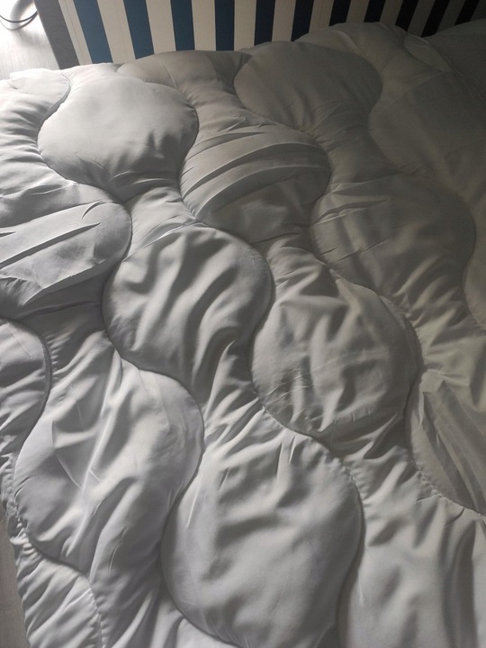 KOŁDRA CAŁOROCZNA 140x200 ANTYALERGICZNA MIĘKKA