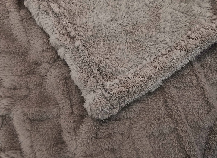 KOC WIKINGA PLED SKANDYNAWSKI GRUBY NARZUTA DWUSTRONNA ARIES 150x200 C. BEŻ