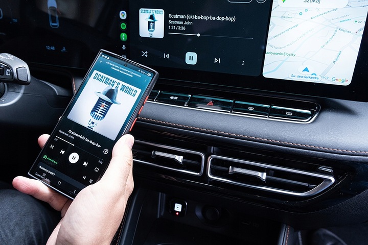 Bezprzewodowy moduł adapter do auta CarPlay Android Auto WiFi iOS