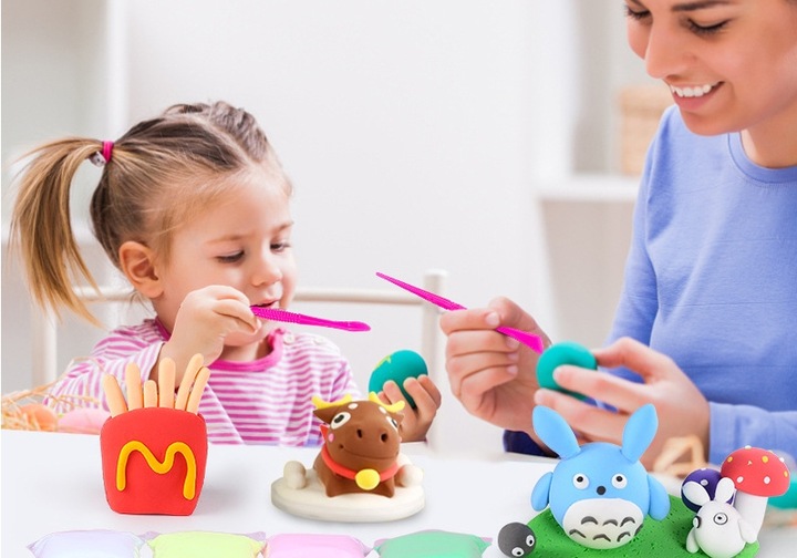 Ciastolina PLAY-DOH maszynka do lodów MAGICZNA LODZIARNIAUNICORN 8 foremek