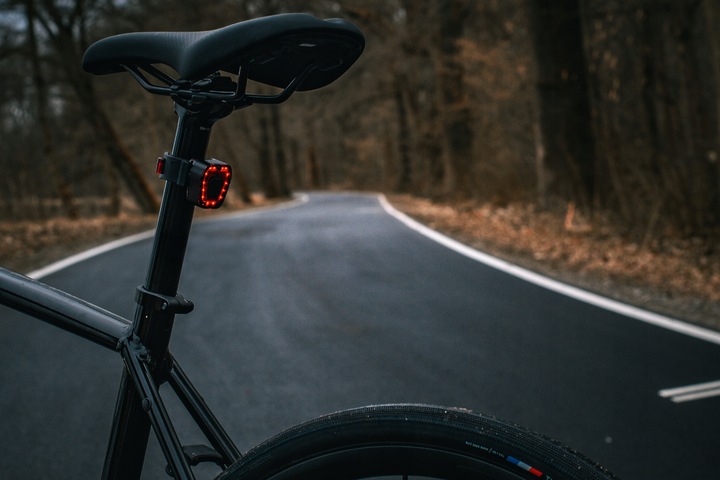 LAMPKA ROWEROWA TYLNA LED NA ROWER ŚWIATŁO CZERWONE MOCNE TYŁ AKU USB VAYOX