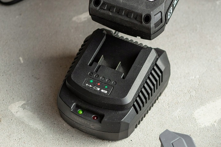 Ładowarka do Akumulatorów Baterii Energy+ Nowość - GRAPHITE NEO TOOLS