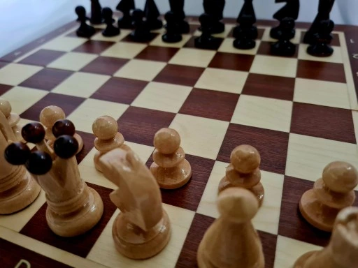 Szachy wykonane z Mahoniu i Jawora