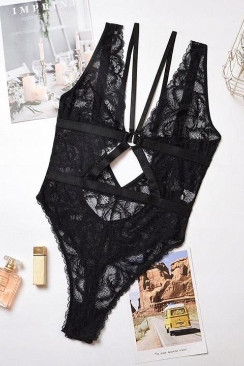 Seksowne koronkowe czarne zdobione body 111k