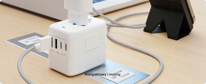 Adapter Podróżny VOOMY Z Ponad 170 Narodów - 2 Usb A 2 Usbc Biały