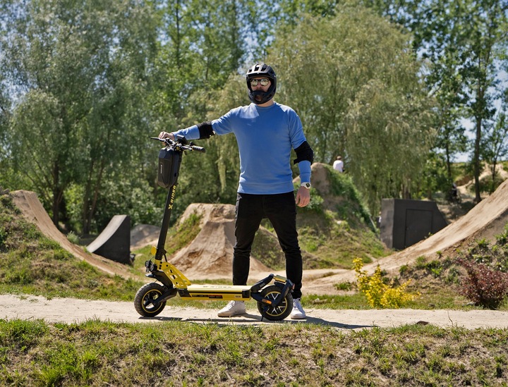 HULAJNOGA ELEKTRYCZNA DLA DOROSŁYCH XRIDER F10 APLIKACJA KERS 1400W