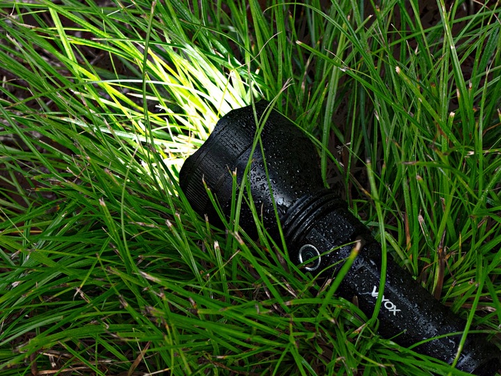 LATARKA LED TAKTYCZNA WOJSKOWA LAMPA AKUMULATOROWA IPX5 USB-C EDC PRO VAYOX