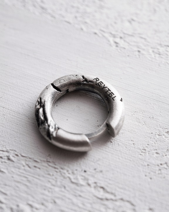 Srebrny kolczyk - kółko KLETTUR