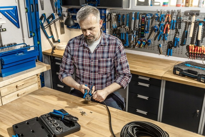 AUTOMATYCZNY ŚCIĄGACZ IZOLACJI 210mm 0.05-10 mm² Hoegert Technik