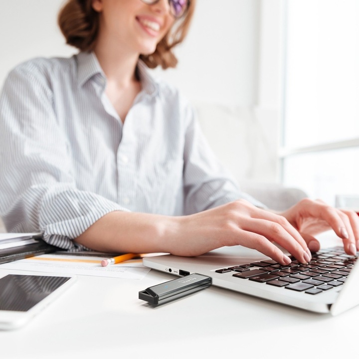 Adata Dashdrive Elite UE800 1TB USB3.2-C Gen2 Pendrive