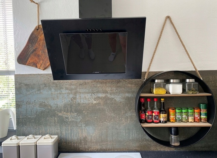 OKAP Kuchenny MAAN VERTICAL 60cm Czarny ŚCIENNY SZKŁO LED CICHY LUX