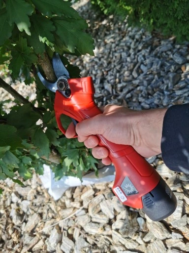 SEKATOR AKUMULATOROWY KOWADEŁKOWY NOŻYCE OGRODOWE ELEKTRYCZNE 2X BATERIA