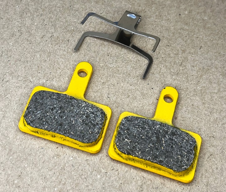 KLOCKI do HAMULCÓW SHIMANO B01S B05S Półmetaliczne CERAMIKA CLARKS VRS811