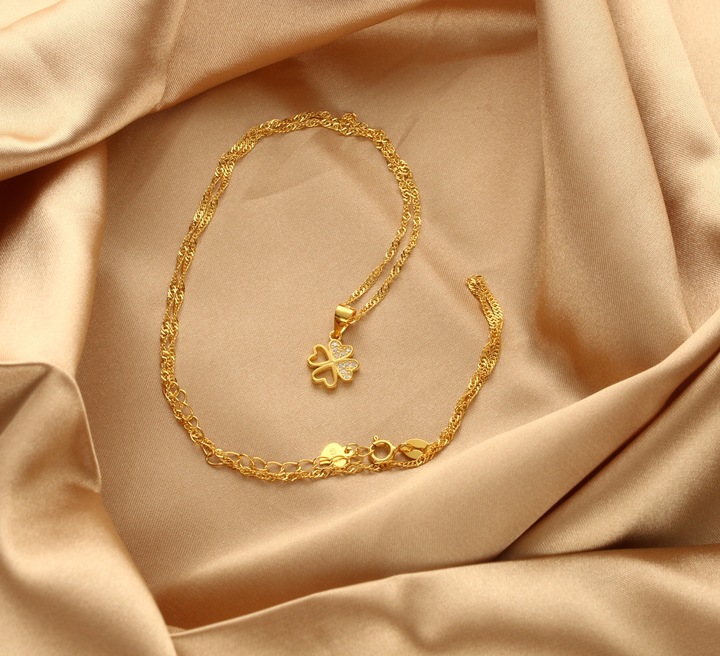 ZŁOTY NASZYJNIK DAMSKI ŁAŃCUSZEK Z ZAWIESZKĄ KONICZYNKA SREBRO GRAWER