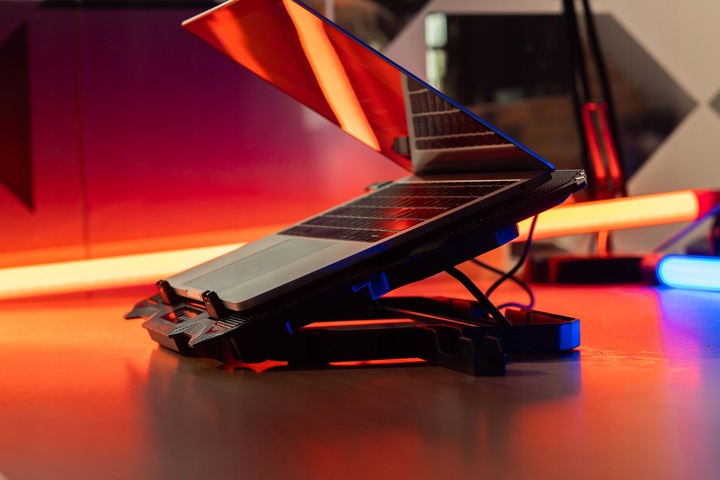 PODSTAWKA PODKŁADKA CHŁODZĄCA POD LAPTOPA 15,6' GAMINGOWA DUŻA LED HUB USB