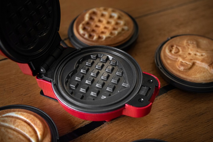 GOFROWNICA MINI GOFRY MOCNA NIEPRZYWIERAJACA 8 PŁYTEK 4 WZORY CZERWONA