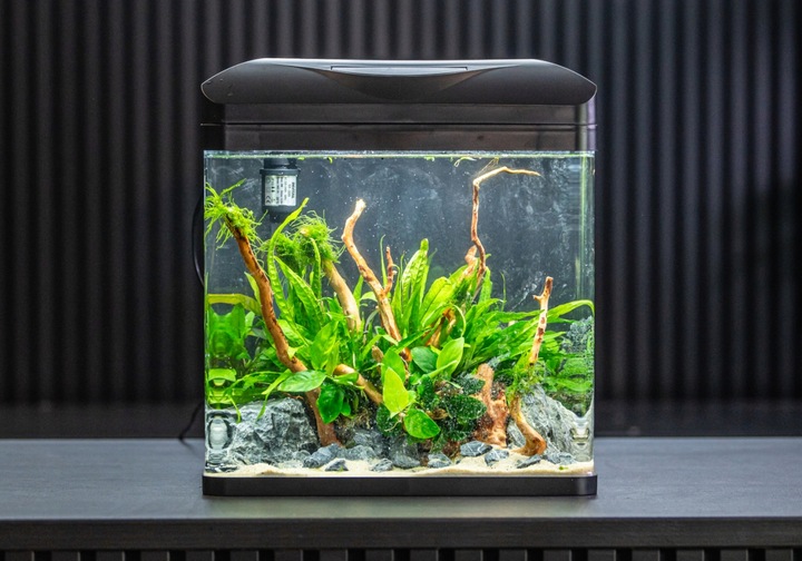 INVITAL EasyTank PRO LED 16 litrów z filtracją w pokrywie czarny