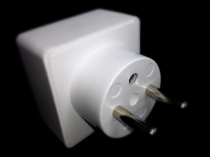 Adapter SCHUKO 16A do gniazd z polskim uziemieniem