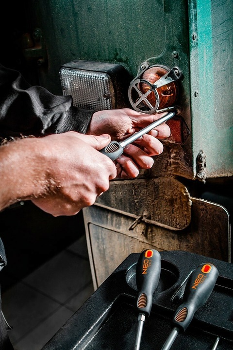 NEO TOOLS Zestaw wkrętaków i końcówek wkrętakowych śrubokręty bity 37