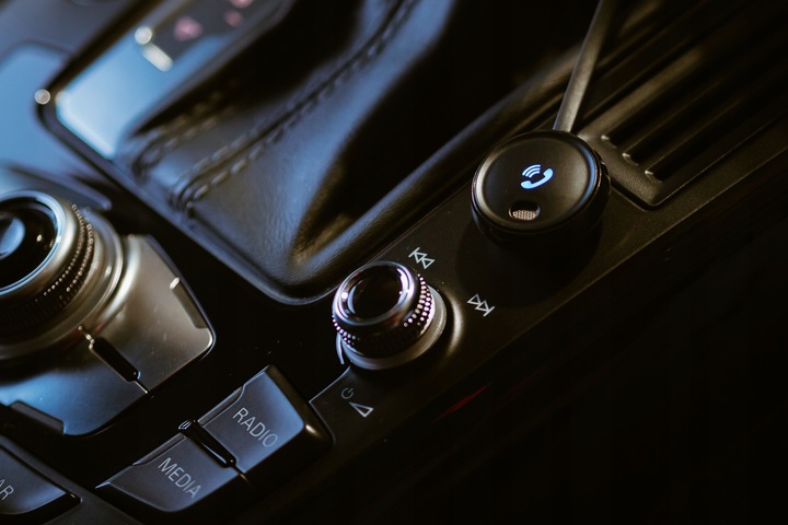 TRANSMITER BLUETOOTH SAMOCHODOWY ŁADOWARKA ZESTAW GŁOŚNOMÓWIĄCY USB