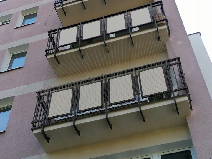 ZESTAW GRUBA SIATKA DLA KOTA NA ZACZEPY 2 x 1.5 m OCZKO 40 mm BEZ WIERCENIA