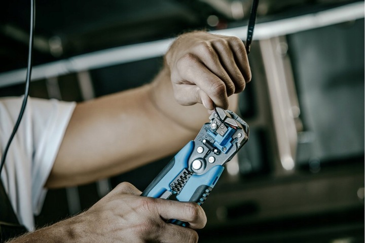 AUTOMATYCZNY ŚCIĄGACZ IZOLACJI 210mm 0.05-10 mm² Hoegert Technik