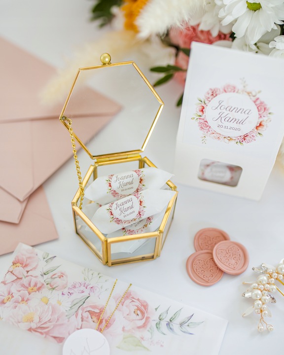 KRÓWKI NA ŚLUB CHRZEST KOMUNIĘ 1 KG Personalizowane krówki prezentowe