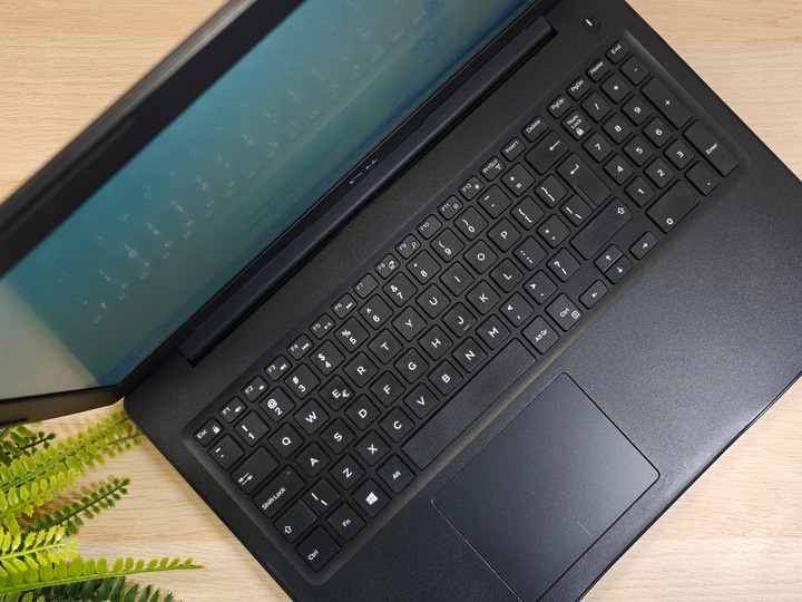 Laptop Dell Latitude 3590 15,6'' i5 PRO 16GB 512SSD FHD Ultrabook