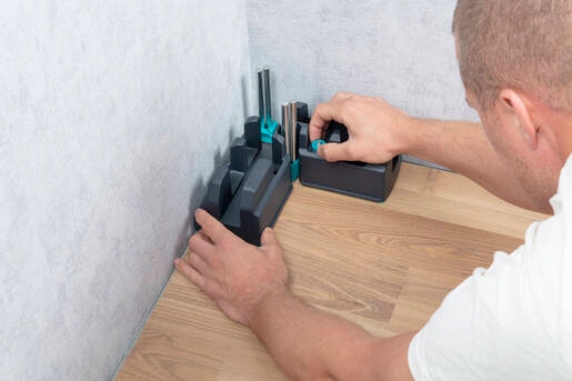 WOLFCRAFT Regulowana skrzynka uciosowa do listew przypodłogowych