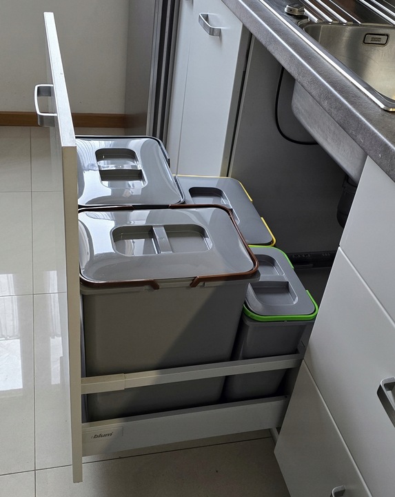 Kosz na śmieci SORT 62L do szafki szuflady 60 Blum 4 pojemniki na