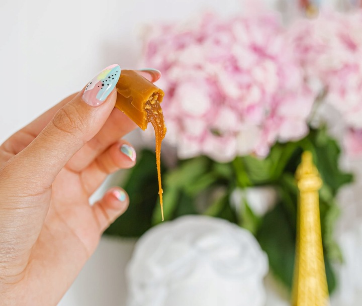 KRÓWKI NA ŚLUB CHRZEST KOMUNIĘ 1 KG Personalizowane krówki prezentowe