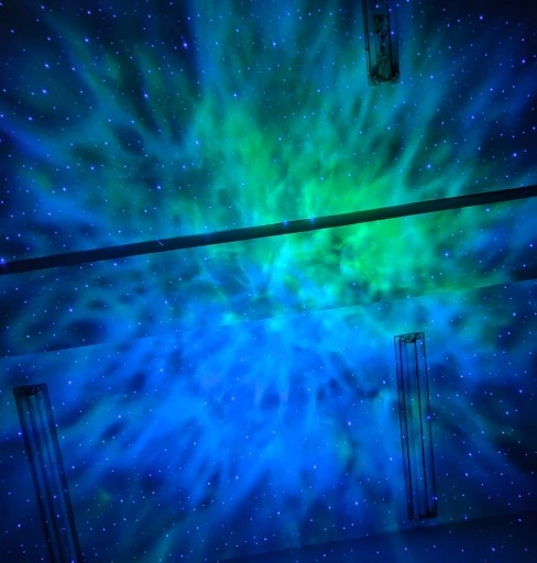 PROJEKTOR GWIAZD LAMPKA NOCNA RZUTNIK LED DO SYPIALNI DLA DZIECI NA PREZENT