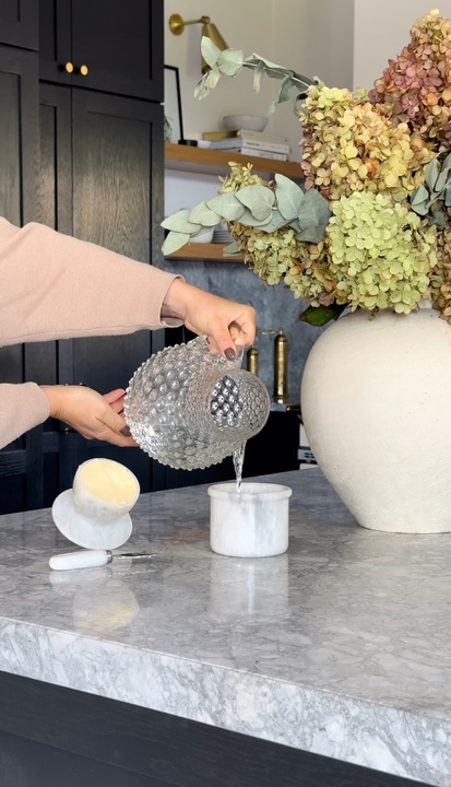 Maselnica francuska z białego marmuru