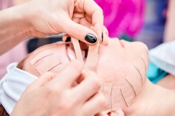 Taśma tape tejpy do kinesiotapingu CureTape 5cmx5m beżowy do twarzy