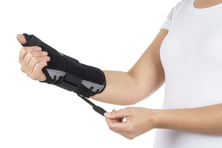 ORTEZA NADGARSTKA STABILIZATOR DŁONI RĘKI Z UJĘCIEM KCIUKA SZYNA STABILNA
