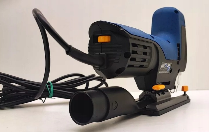 Wyrzynarka wahadłowa 800 W z laserem i oświetleniem LED + brzeszczoty