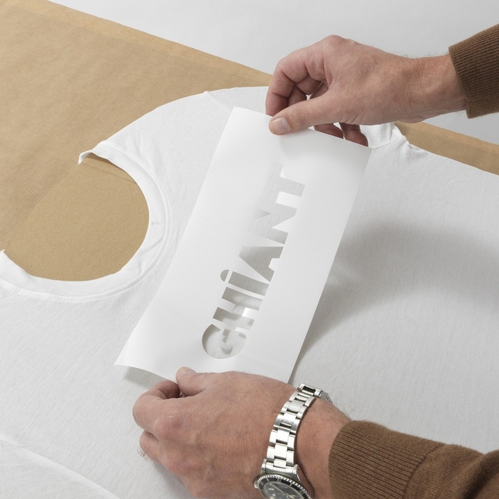 Farba Do Tkanin W Sprayu Ghiant Czarna 150 ml