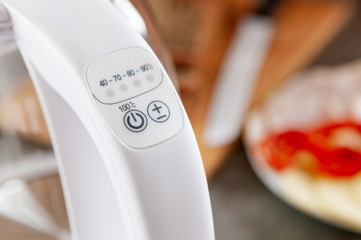 CZAJNIK ELEKTRYCZNY BEZPRZEWODOWY SZKLANY C510 2200W 1,7l BIAŁY