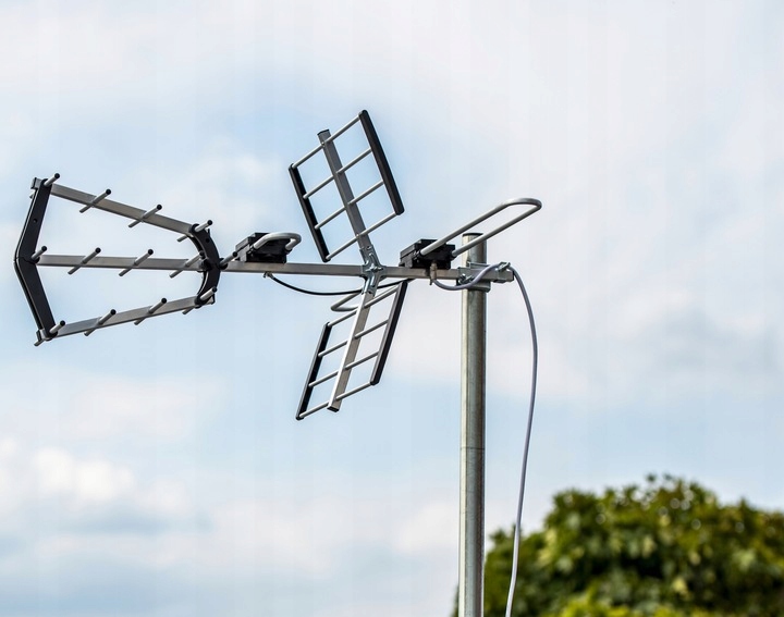 ANTENA DVBT2 DO TV NAZIEMNEJ KIERUNKOWA ZEWNĘTRZNA COMBO MUX8 4K LTE MOCNA