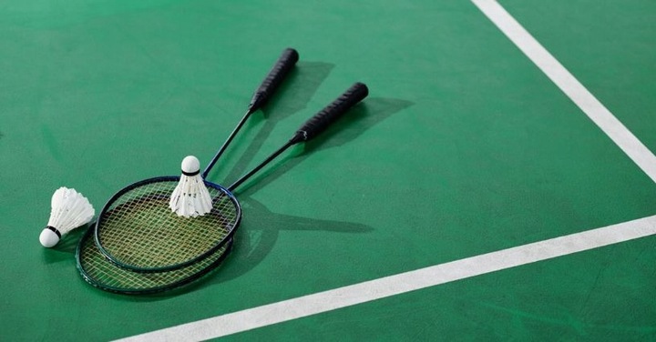 ZESTAW RAKIET DO BADMINTONA CZARNY SOLIDNY POKROWIEC 2 LOTKI CZARNY