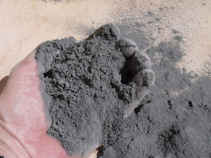 MĄCZKA BAZALTOWA NATURALNA WZMACNIA ROŚLINY 8 KG TARGET