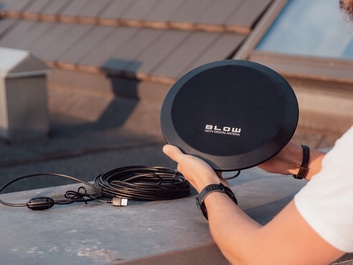 AKTYWNA ANTENA ZEWNĘTRZNA DO TV NAZIEMNEJ DOOKÓLNA 360 DVB-T 4K LTE