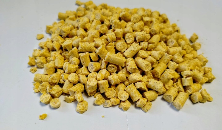 Żwirek kukurydziany GRUBOZIARNISTY EKOTEK 20L dla kotów 12 kg